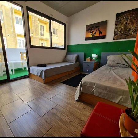 Room 6- Private Room With Private Terrace, Private Bathroom, Ac And Wifi Sliema Buitenkant foto