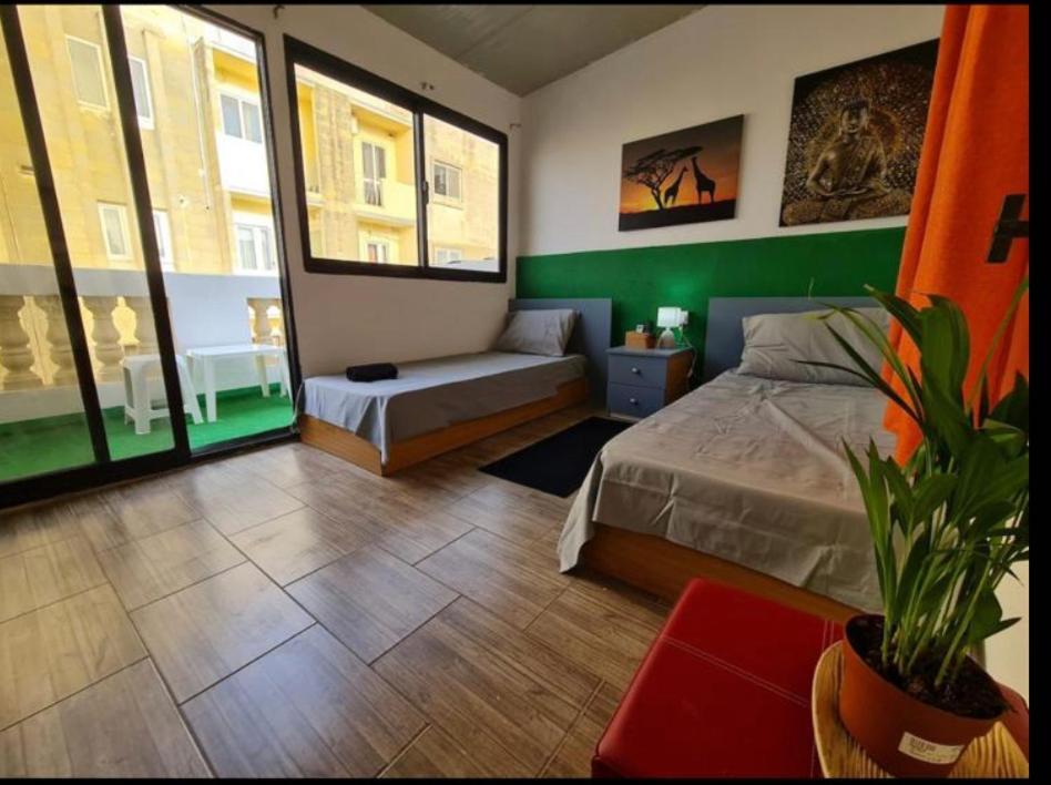 Room 6- Private Room With Private Terrace, Private Bathroom, Ac And Wifi Sliema Buitenkant foto