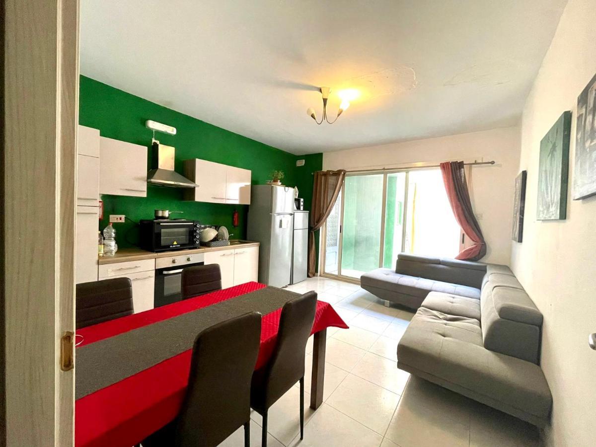 Room 6- Private Room With Private Terrace, Private Bathroom, Ac And Wifi Sliema Buitenkant foto