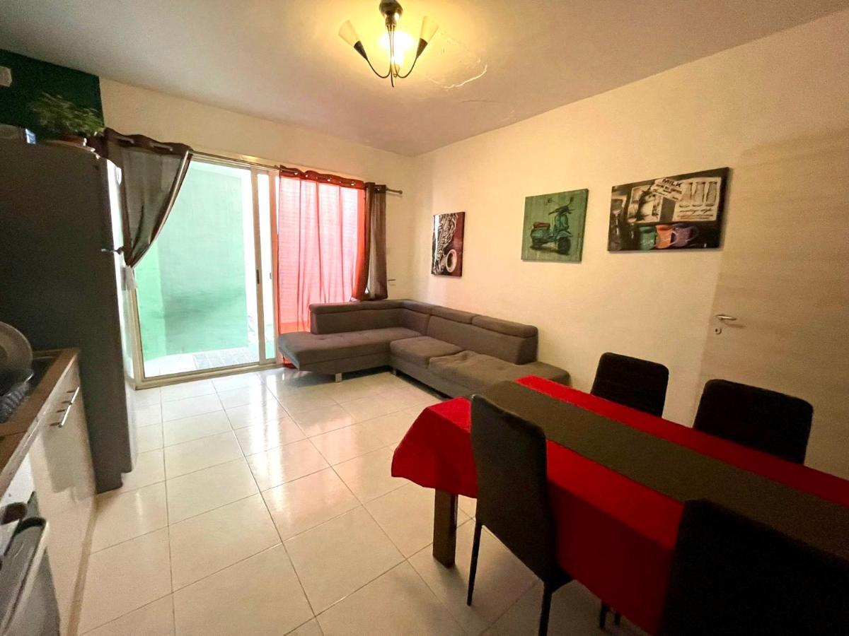Room 6- Private Room With Private Terrace, Private Bathroom, Ac And Wifi Sliema Buitenkant foto