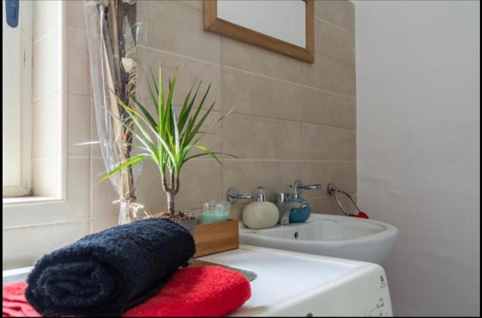 Room 6- Private Room With Private Terrace, Private Bathroom, Ac And Wifi Sliema Buitenkant foto
